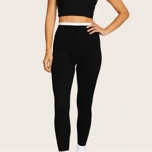 Set Active black and white layered leggings